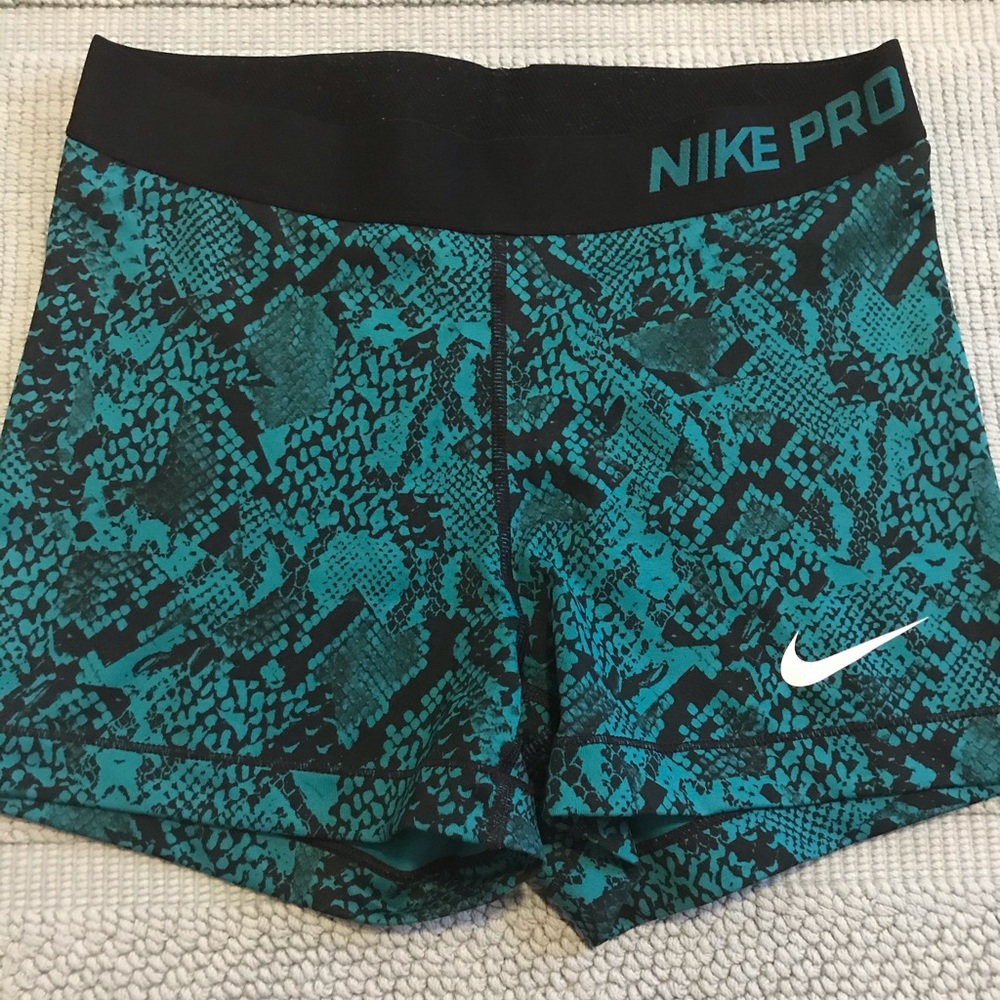 Women’s Nike Pros